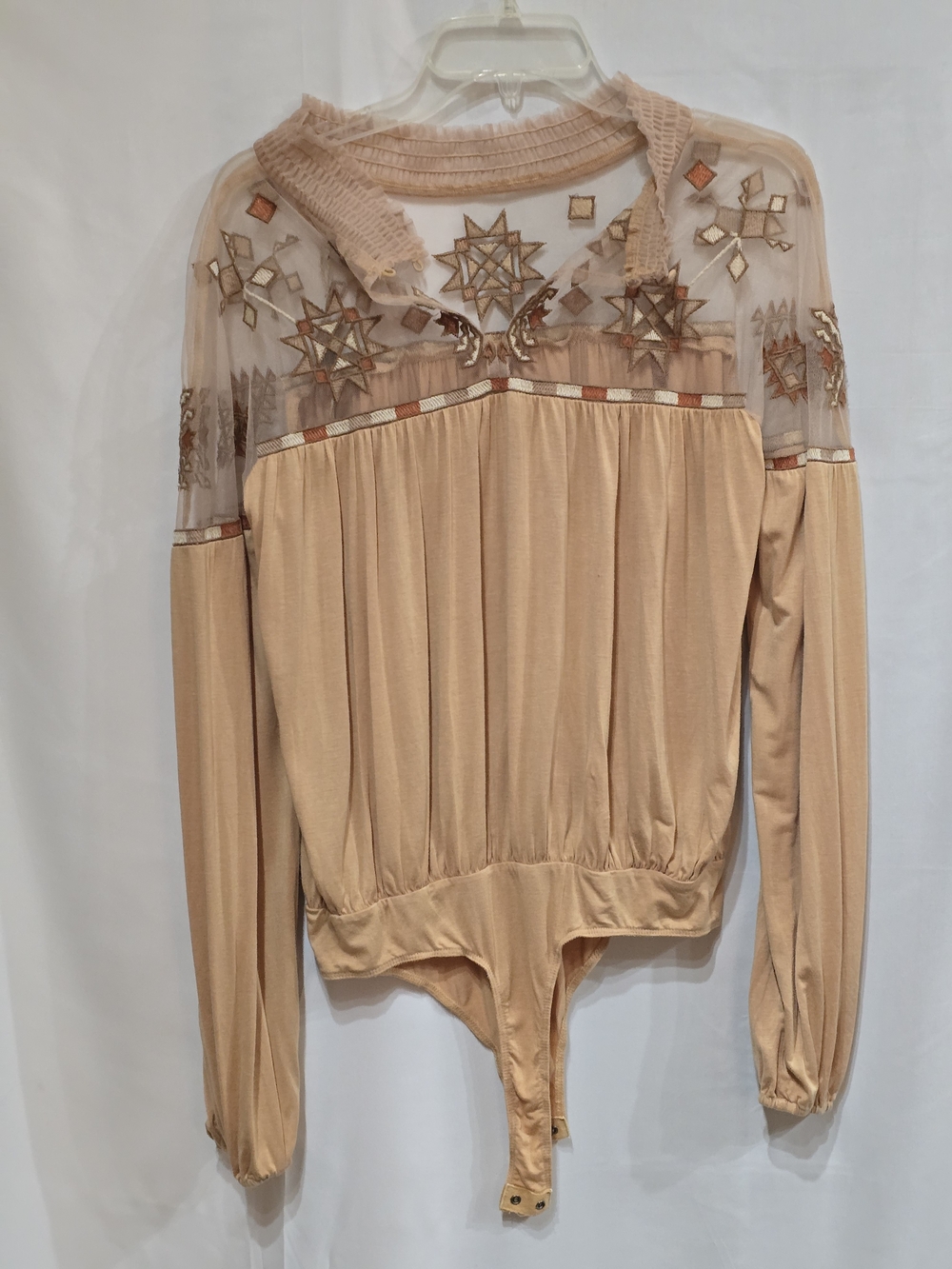 Gimmicks by BKE Beige Bodysuit w/Sheer Mesh Detailing Embroidered Accents M NWT - Picture 3 of 12